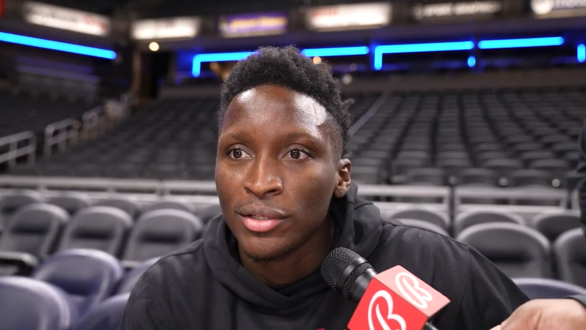 Victor Oladipo helped off court with apparent knee injury, Heat crowd goes  silent